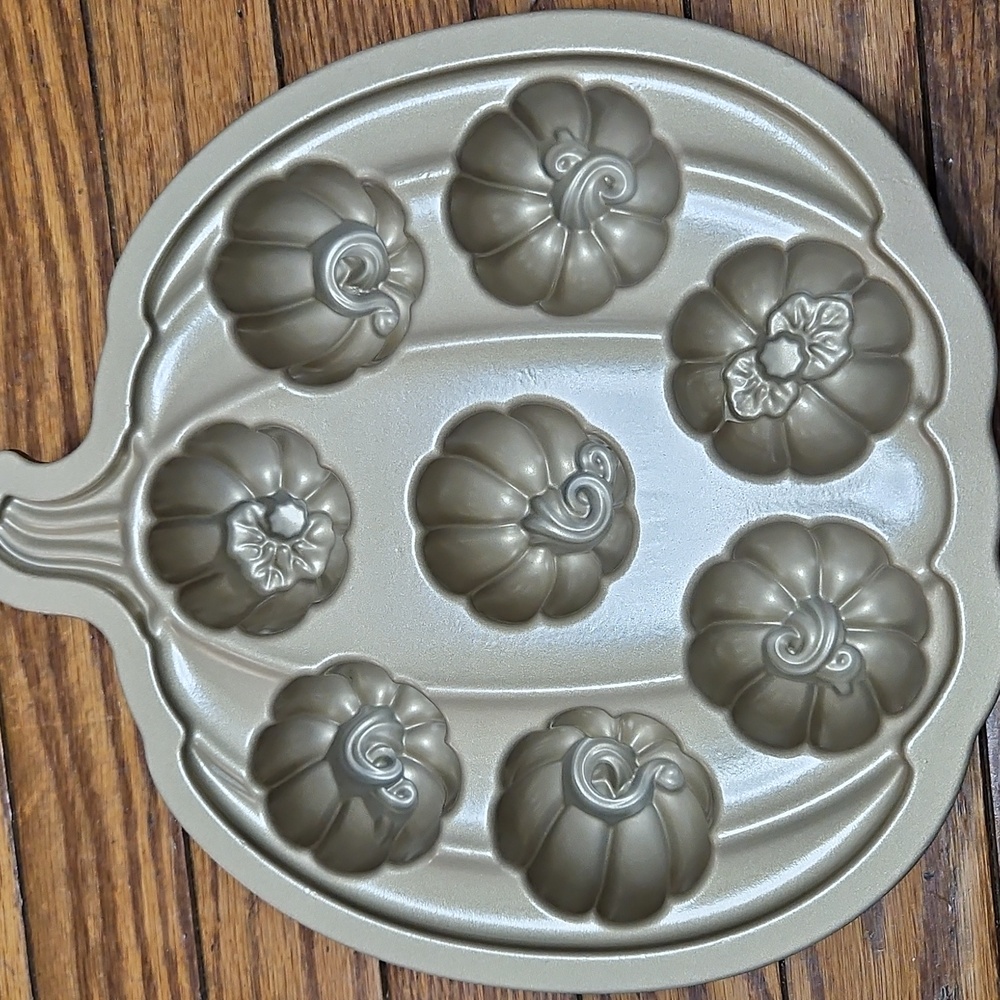 Nordic Ware Lil Pumpkin Cakelets Pan